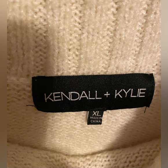 Kendall + Kylie womens TURTLE NECK SWEATER, XL - Picture 3 of 5